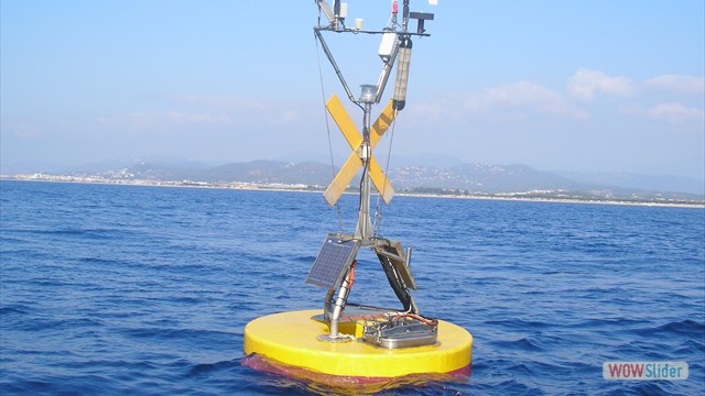 Moored oceanographic buoy